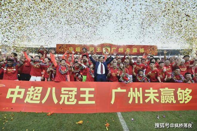 她连忙追问：警察为什么抓他们？有说是因为什么理由吗？此时此刻，梅玉珍在心里不断祈求老天爷，她希望自己的老公和他两个儿子，最好是因为聚赌、嫖娼或者其他什么事情被警察带走。